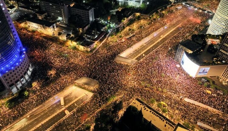 Half a Million Israelis Demand Ceasefire After Hostages Found Dead in Gaza