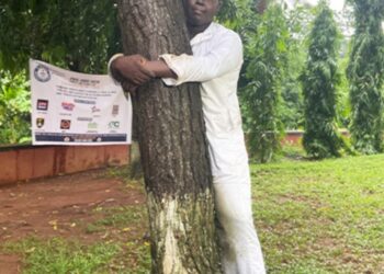 Ghanaian Journalist Breaks Guinness World Record for Tree Hugging