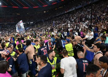 Two Dead, Over 400 Arrested as PSG Champions League Victory Sparks Paris Violence