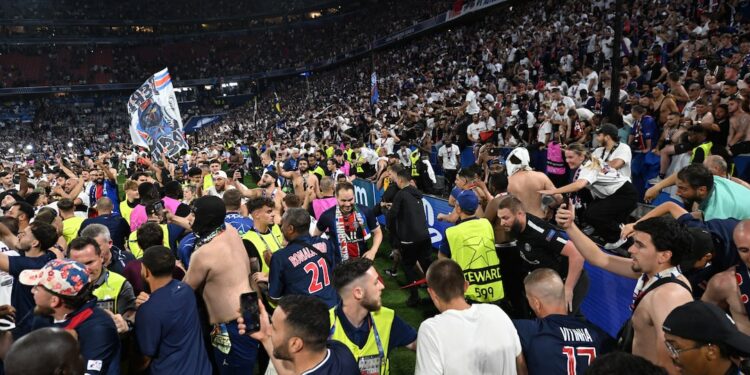 Two Dead, Over 400 Arrested as PSG Champions League Victory Sparks Paris Violence